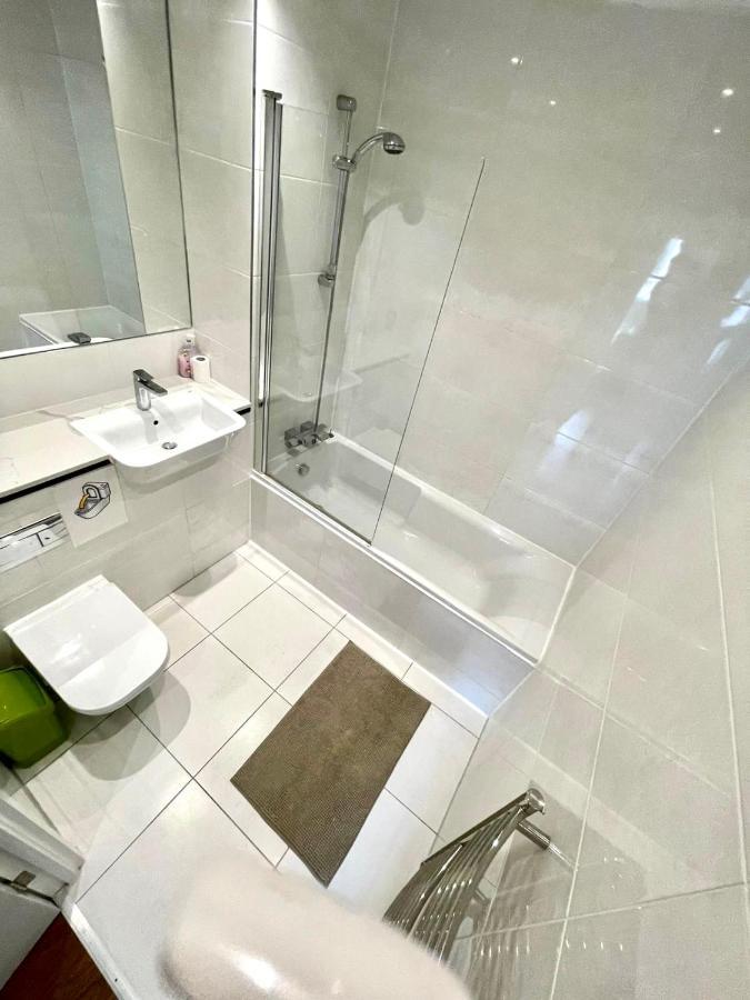 Appartamento Stratford Luxury House, 5 Minutes Walk Station, Westfield, 3 Bedrooms 3 Bathrooms, Reception, Garden, Parking *
