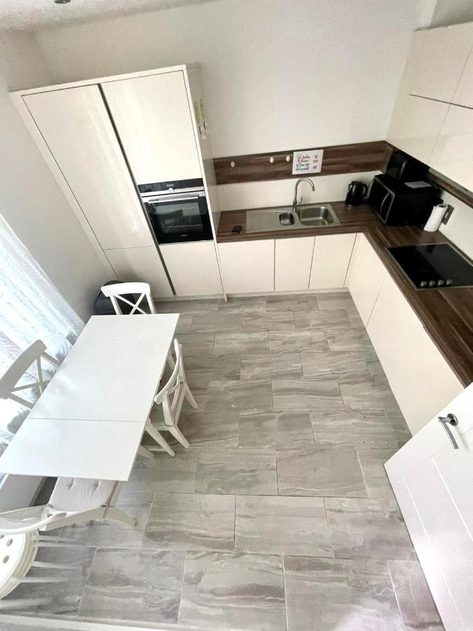 Stratford Luxury House, 5 Minutes Walk Station, Westfield, 3 Bedrooms 3 Bathrooms, Reception, Garden, Parking Appartamento
