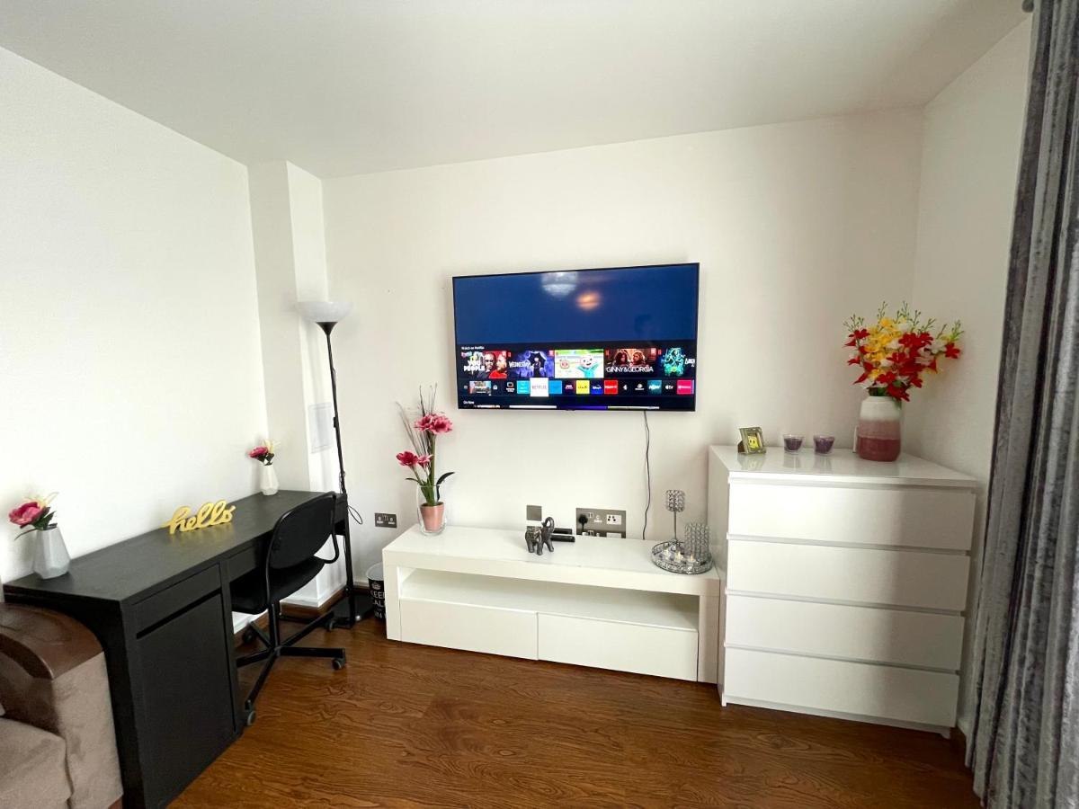 Appartamento Stratford Luxury House, 5 Minutes Walk Station, Westfield, 3 Bedrooms 3 Bathrooms, Reception, Garden, Parking Londra