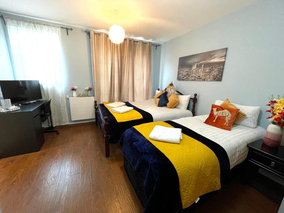 Stratford Luxury House, 5 Minutes Walk Station, Westfield, 3 Bedrooms 3 Bathrooms, Reception, Garden, Parking Londra