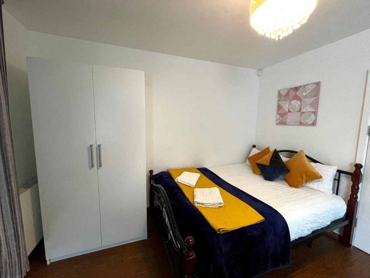 Stratford Luxury House, 5 Minutes Walk Station, Westfield, 3 Bedrooms 3 Bathrooms, Reception, Garden, Parking Appartamento *