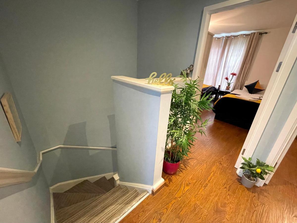 Stratford Luxury House, 5 Minutes Walk Station, Westfield, 3 Bedrooms 3 Bathrooms, Reception, Garden, Parking Appartamento *