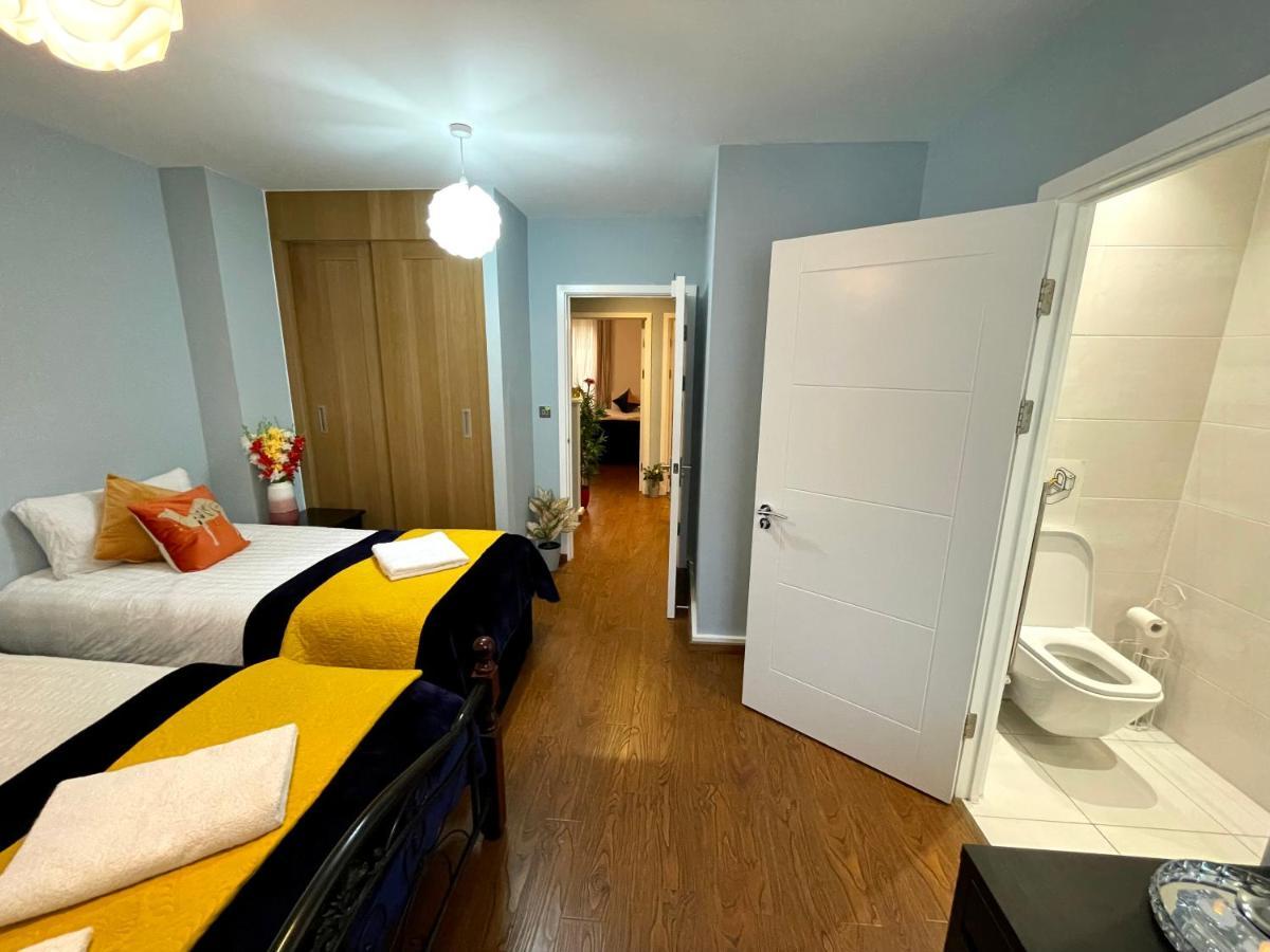 Appartamento Stratford Luxury House, 5 Minutes Walk Station, Westfield, 3 Bedrooms 3 Bathrooms, Reception, Garden, Parking